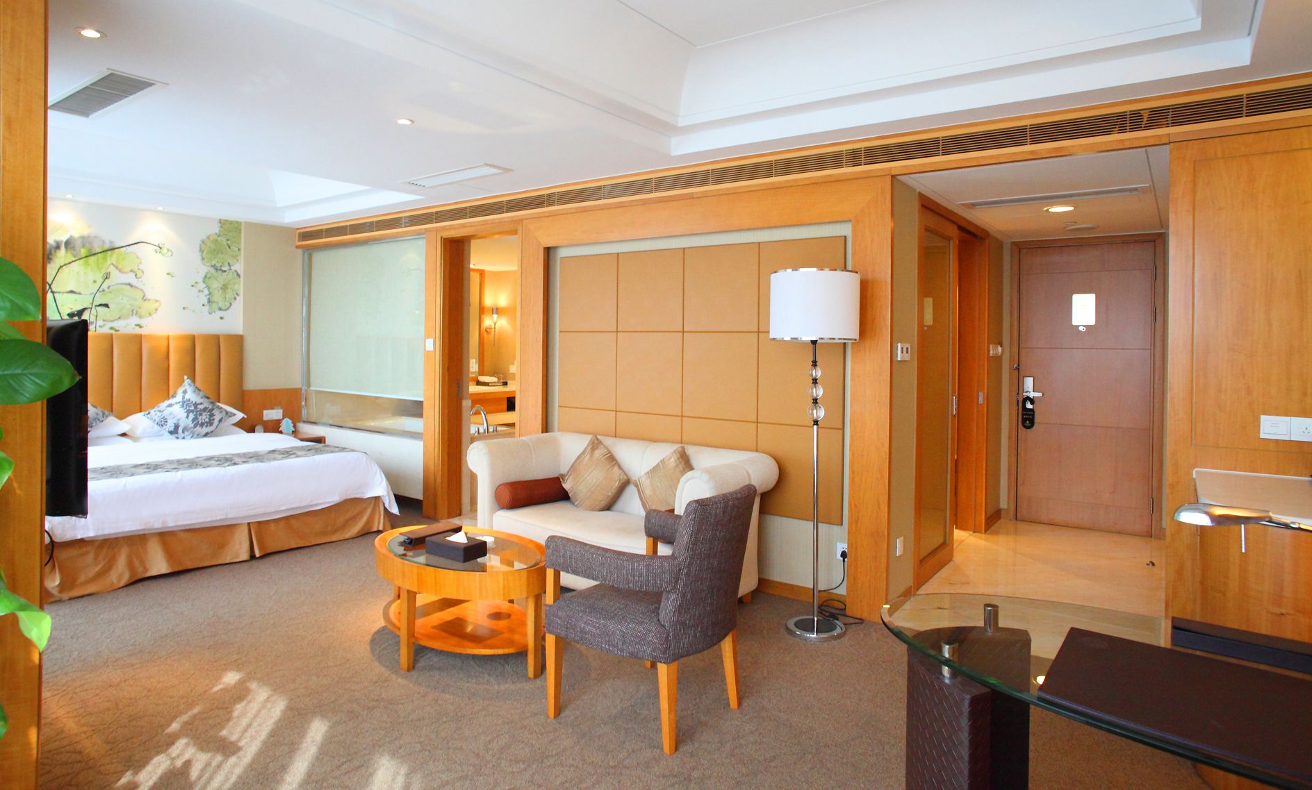 deluxe room | minibar, in-room safe, desk, blackout curtains