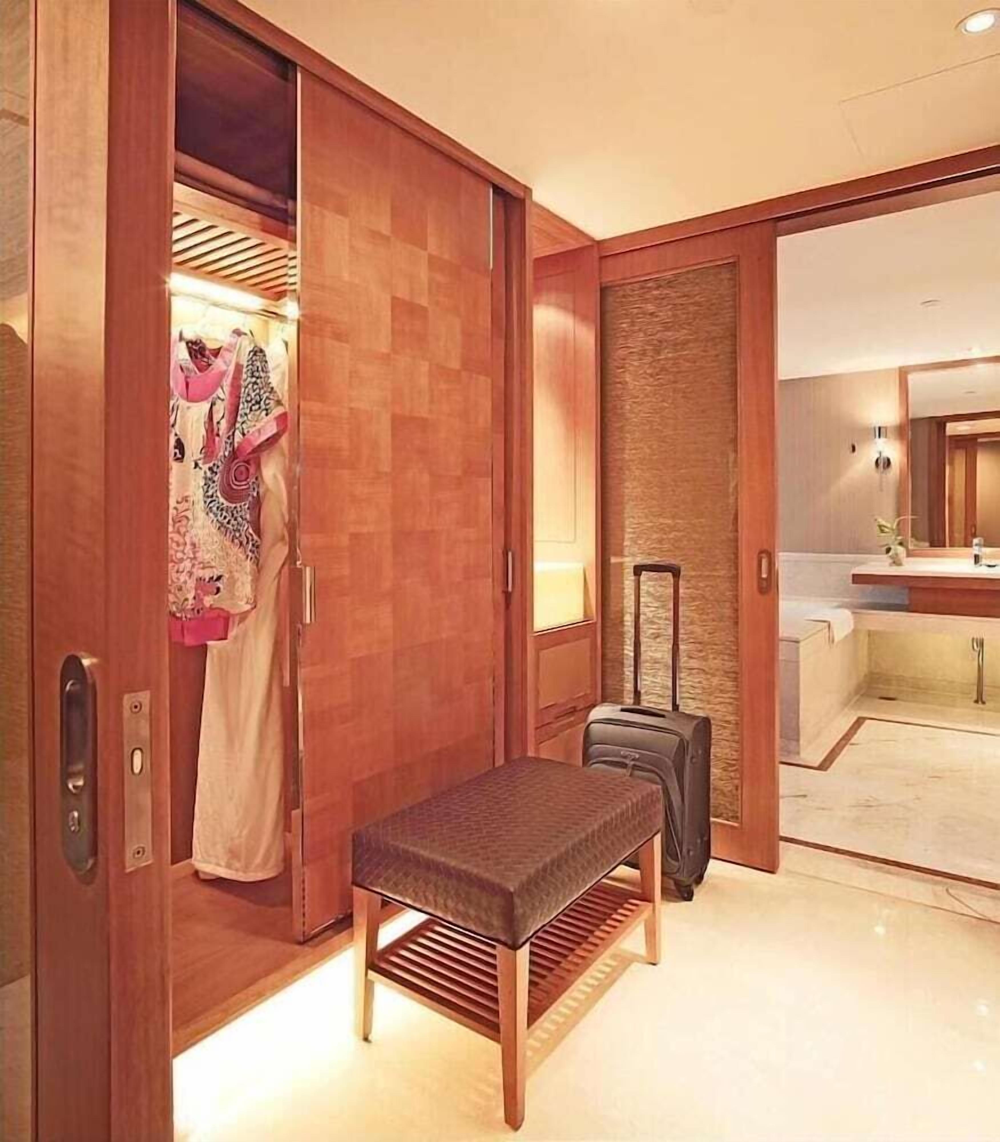 水疗法、按摩服务