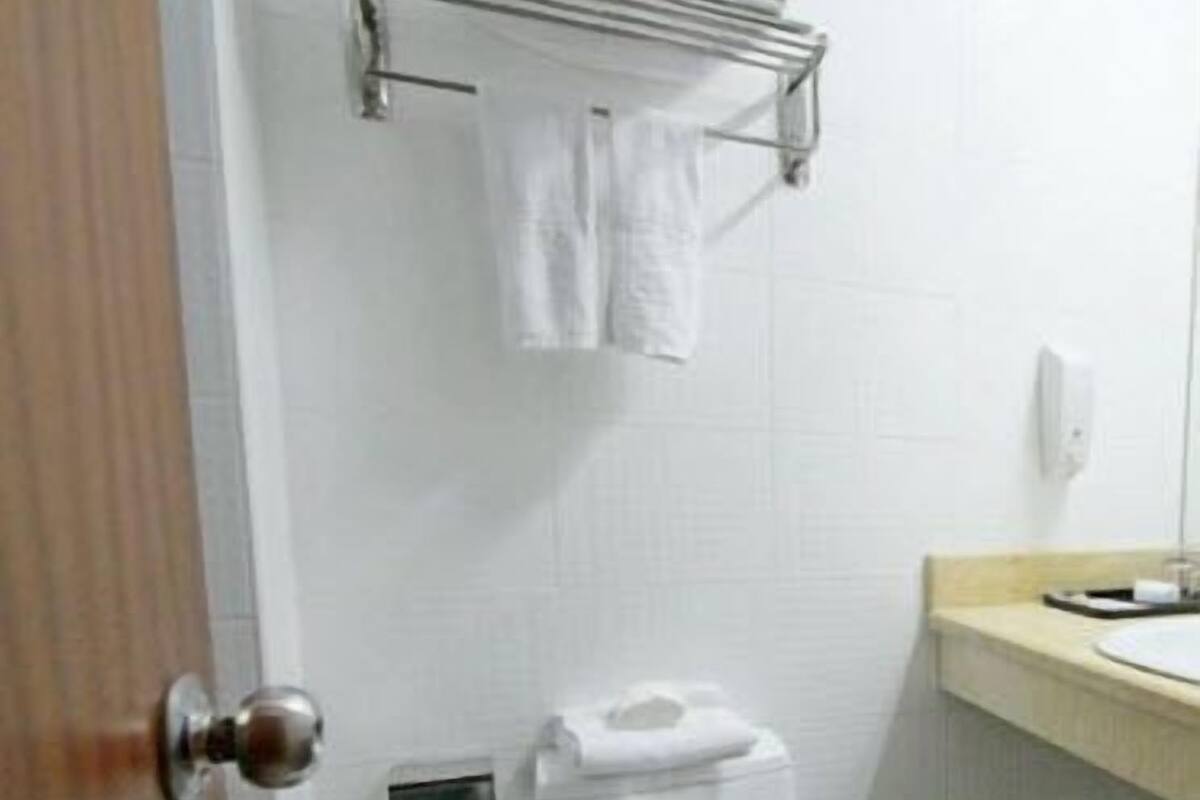샤워기/욕조 결합, 레인폴 샤워기, 무료 세면용품, 헤어드라이어
