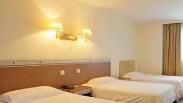 Escritorio, cortinas blackout y sistema de insonorización