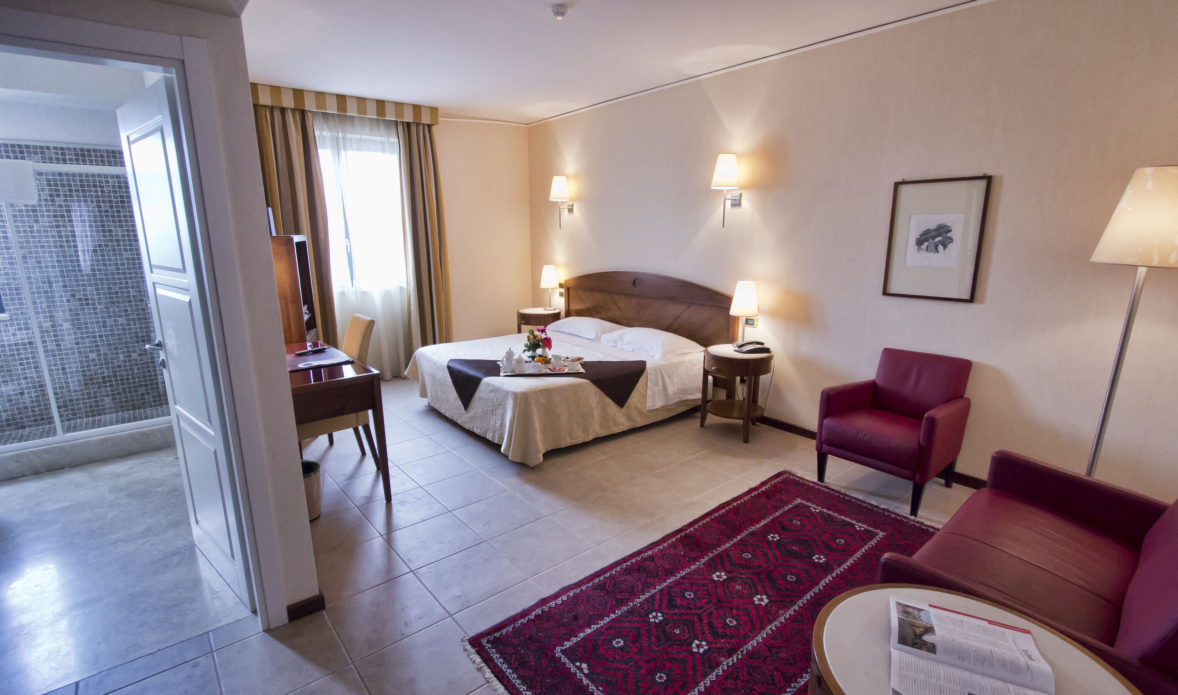 deluxe triple room | 1 bedroom, minibar, in-room safe, desk