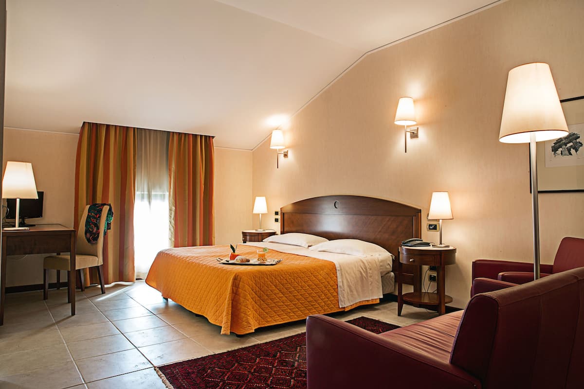 Standard Double or Twin Room | 1 bedroom, minibar, in-room safe, desk