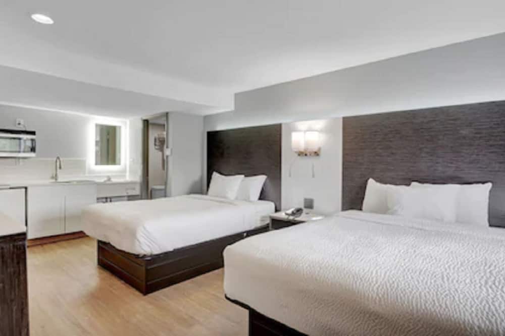 Days Inn & Suites by Wyndham Niagara Falls/Buffalo