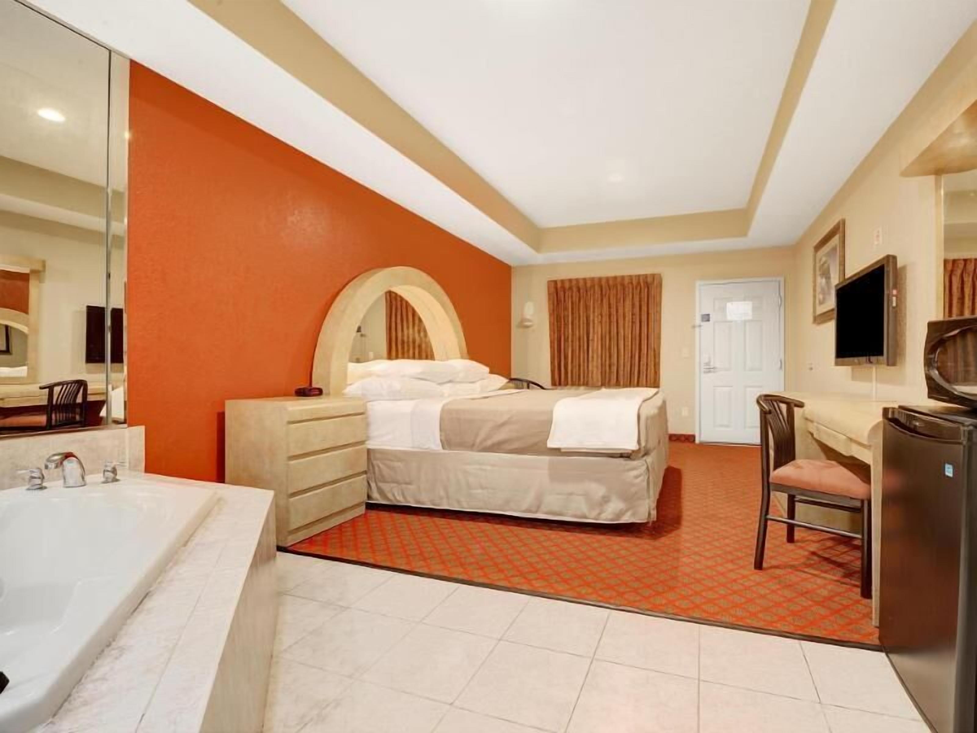 办公桌、熨斗/熨衣板、免费婴儿床、折叠床/加床（额外收费）