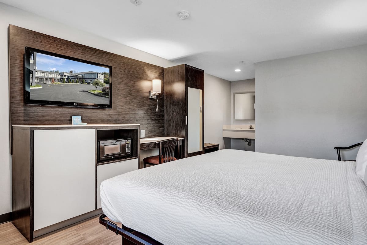 Room, 1 King Bed, Non Smoking