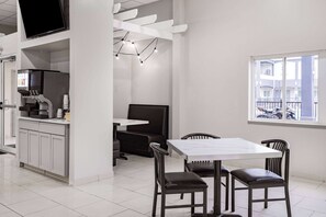 Petit déjeuner continental compris tous les jours