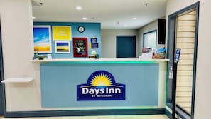 Reception - Days Inn & Suites by Wyndham Wynne (Wynne)