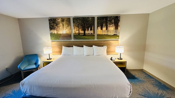 Desk, laptop workspace, free WiFi, bed sheets - Days Inn & Suites by Wyndham Wynne (Wynne)