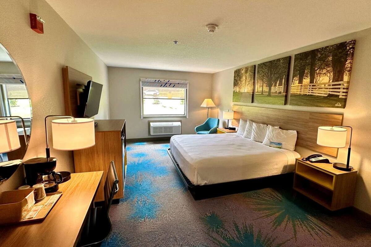 Desk, laptop workspace, WiFi (free), bed sheets