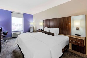 Standardzimmer, 1 King-Bett, barrierefrei, Kühlschrank | Pillowtop-Betten, Schreibtisch, Bügeleisen/Bügelbrett, kostenloses WLAN