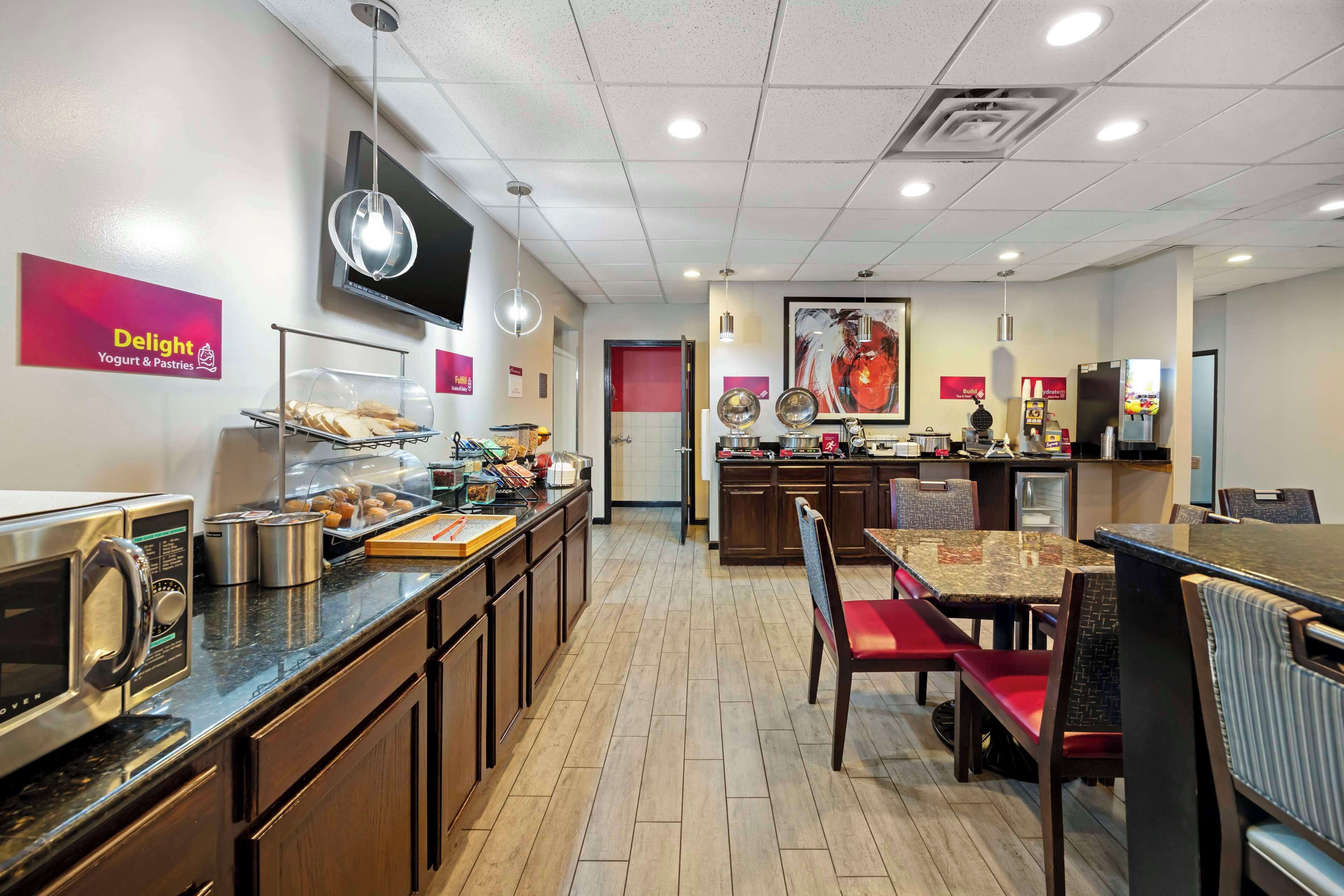 Free continental breakfast 
