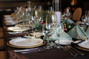 Breakfast and dinner served