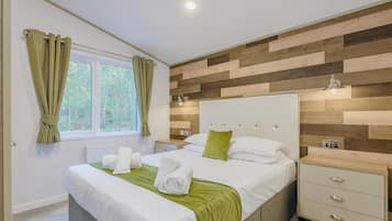 Standard Room, Multiple Beds, Non Smoking, Kitchen (Full Kitchen) | Property amenity