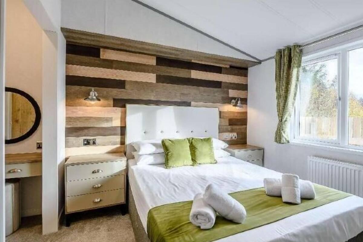 1 bedroom, in-room safe, desk, laptop workspace