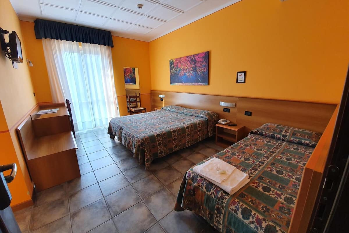 in-room safe, desk, free wifi, bed sheets