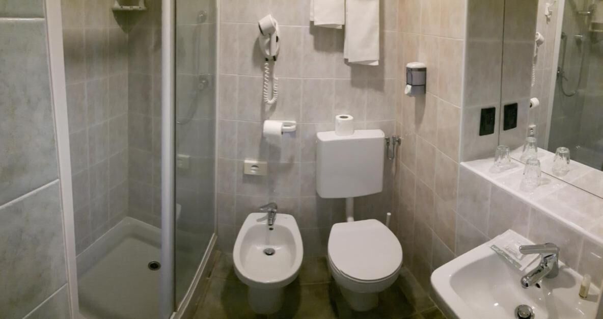 free toiletries, towels