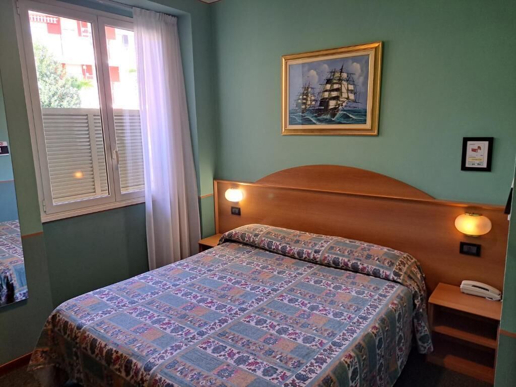 In-room safe, desk, WiFi (free), bed sheets