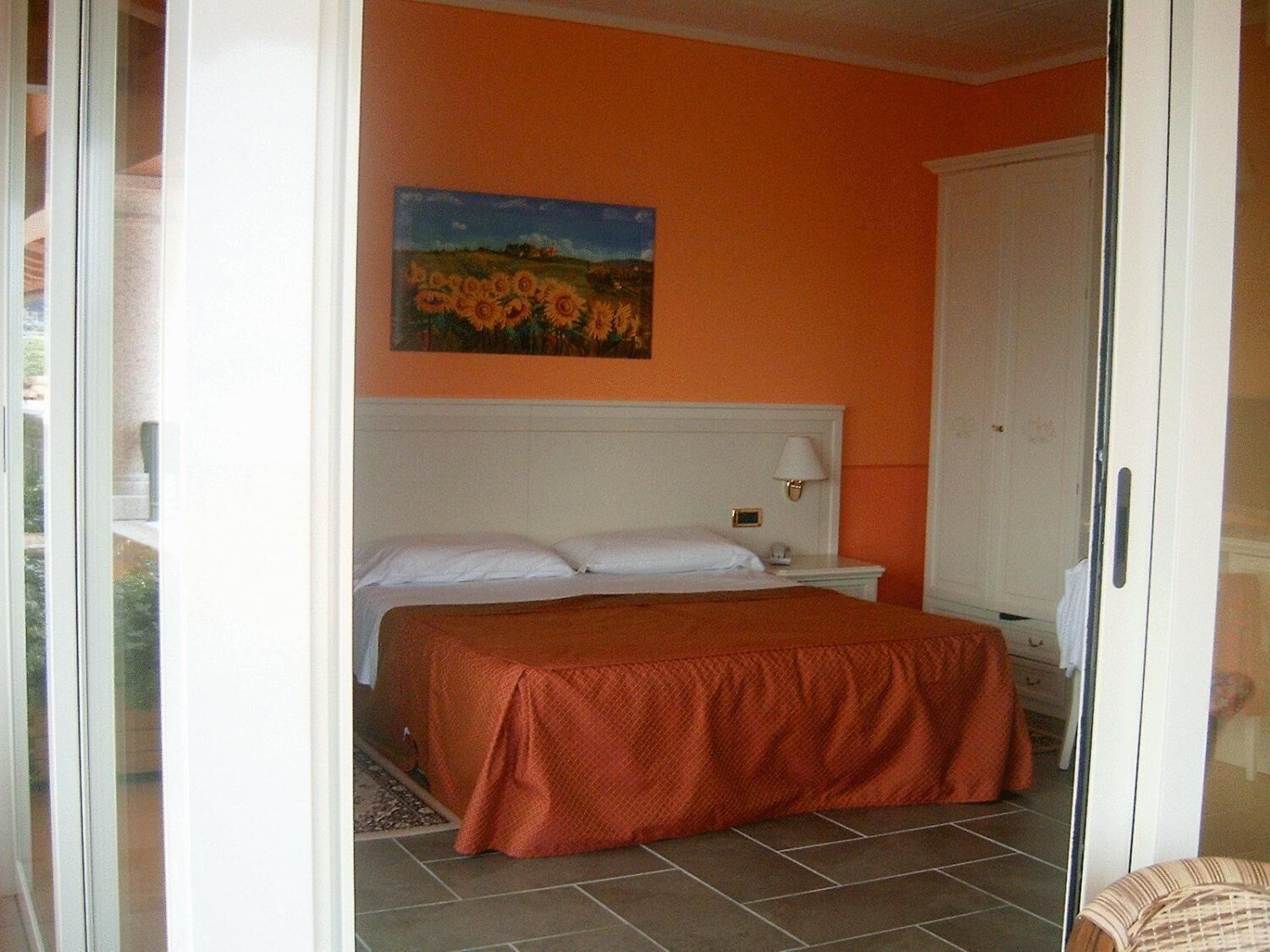 in-room safe, desk, free wifi, bed sheets