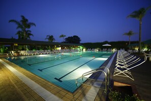 2 Außenpools, Liegestühle