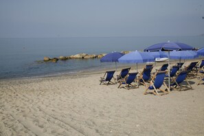 Private beach nearby, snorkelling, windsurfing