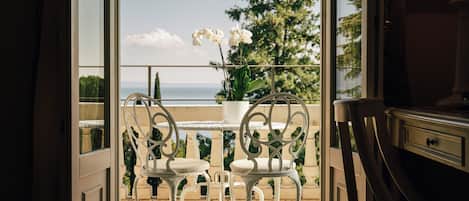 Minibar, in-room safe, desk, free cribs/infant beds