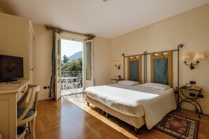 ميني بار وخزنة داخل الغرفة ومكتب وأسرّة أطفال/رضّع (مجانًا)