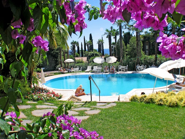 Outdoor pool - Hotel Villa Sofia (Gardone Riviera)