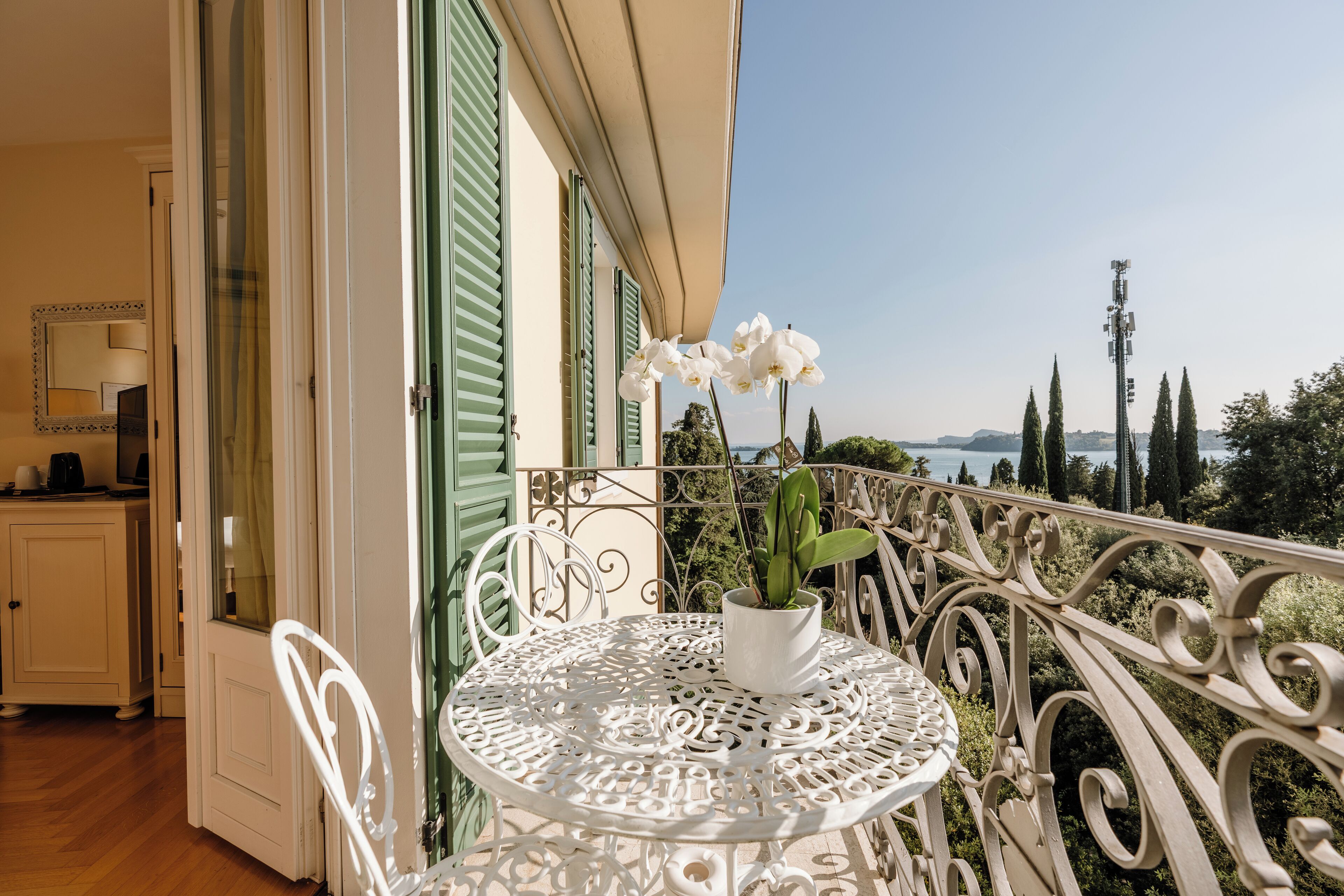 Kahden hengen superior-huone (yksi tai kaksi sänkyä), näköala puutarhaan | Minibaari, tallelokero huoneessa, työpöytä, ilmaiset vauvansängyt