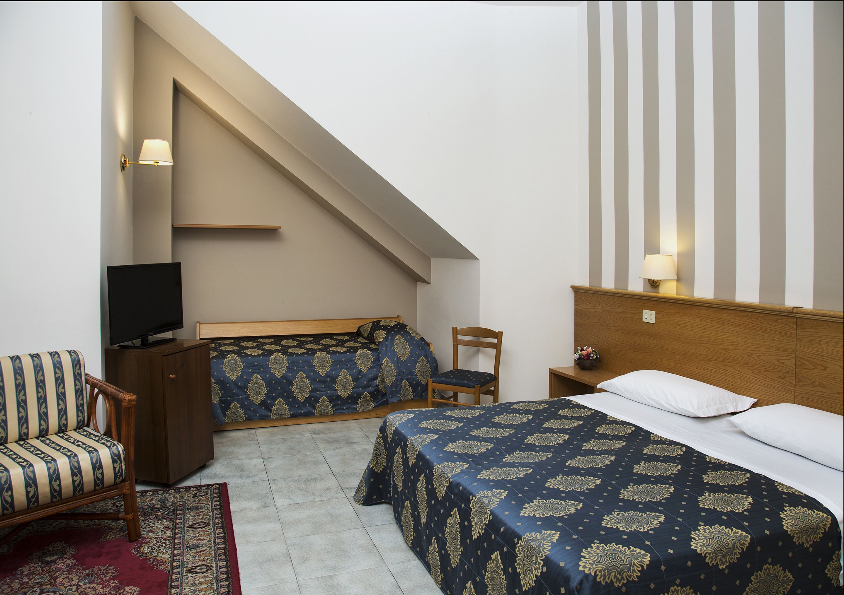 triple room | room amenity