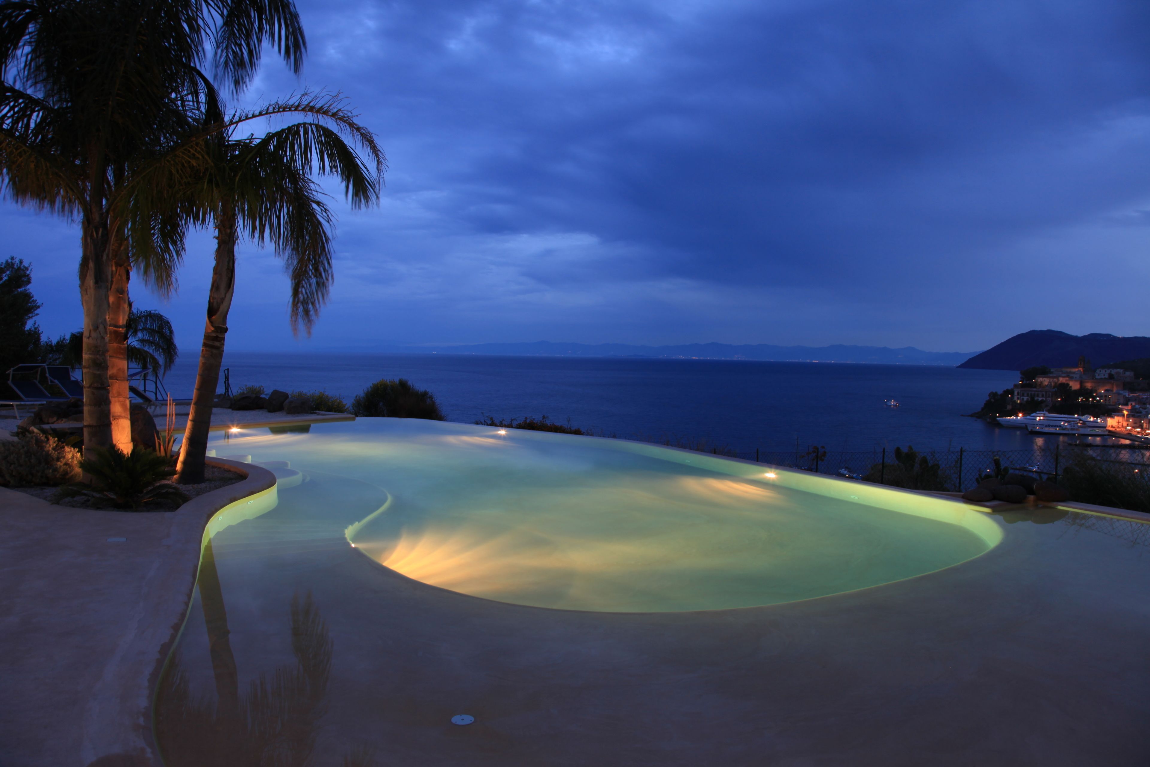outdoor pool, pool loungers