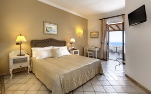 Superior Double Room, Sea View (solarium) | Minibar, in-room safe, desk, blackout drapes