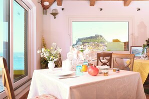 Lunch, dinner served; British cuisine, pool views 