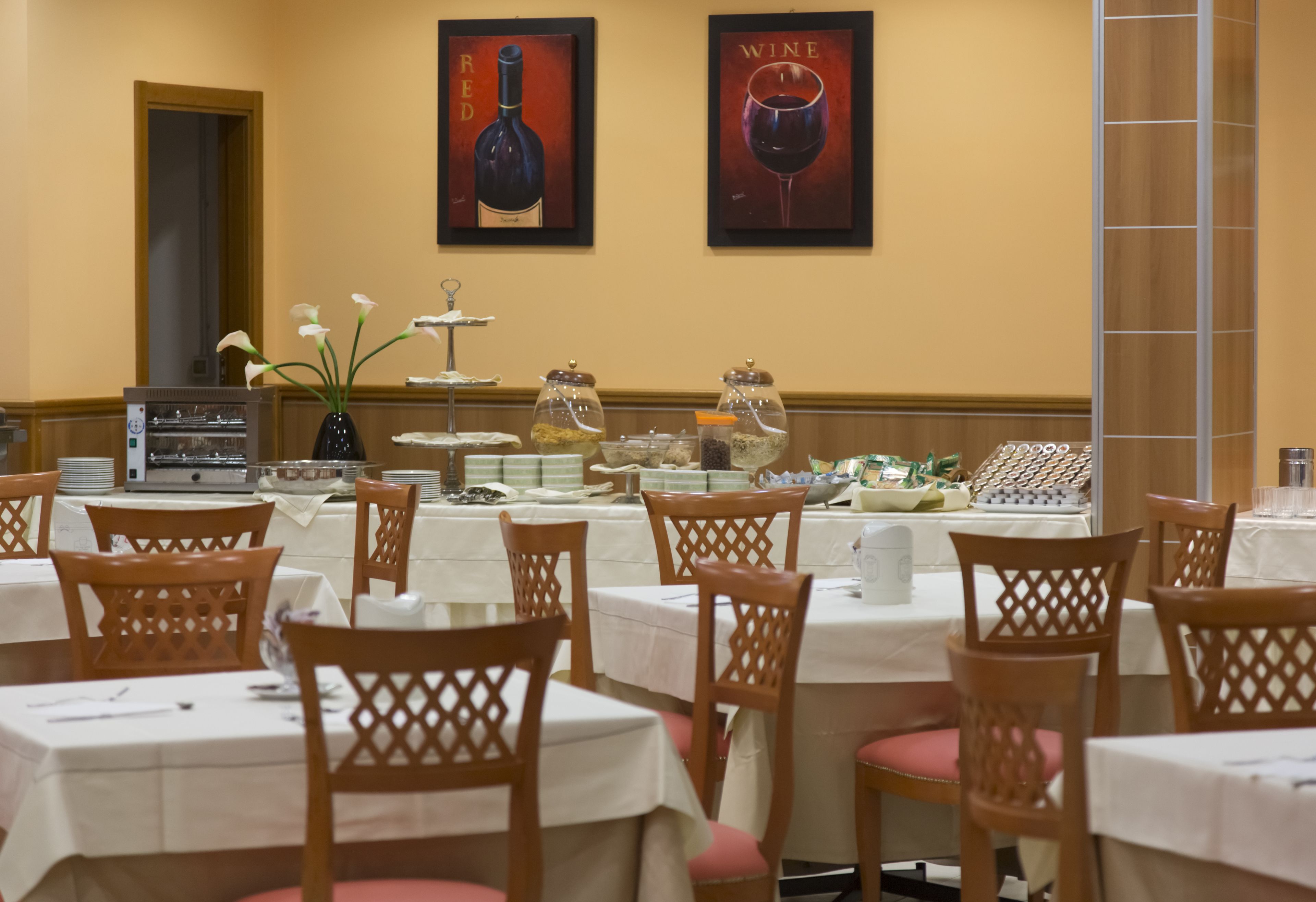 Free buffet breakfast 