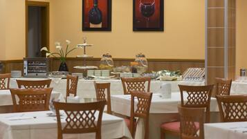 Café da manhã com buffet grátis