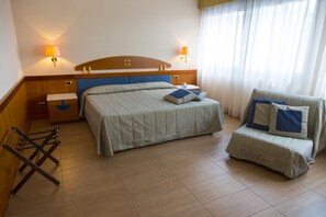 Hypo-allergenic bedding, down comforters, minibar, in-room safe - Hotel Futura Centro Congressi (Casoria)