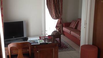 40-inch Smart TV with satellite channels, TV