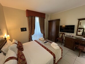 Select Comfort beds, in-room safe, desk, soundproofing - Hotel Villa Savoia (Turin)