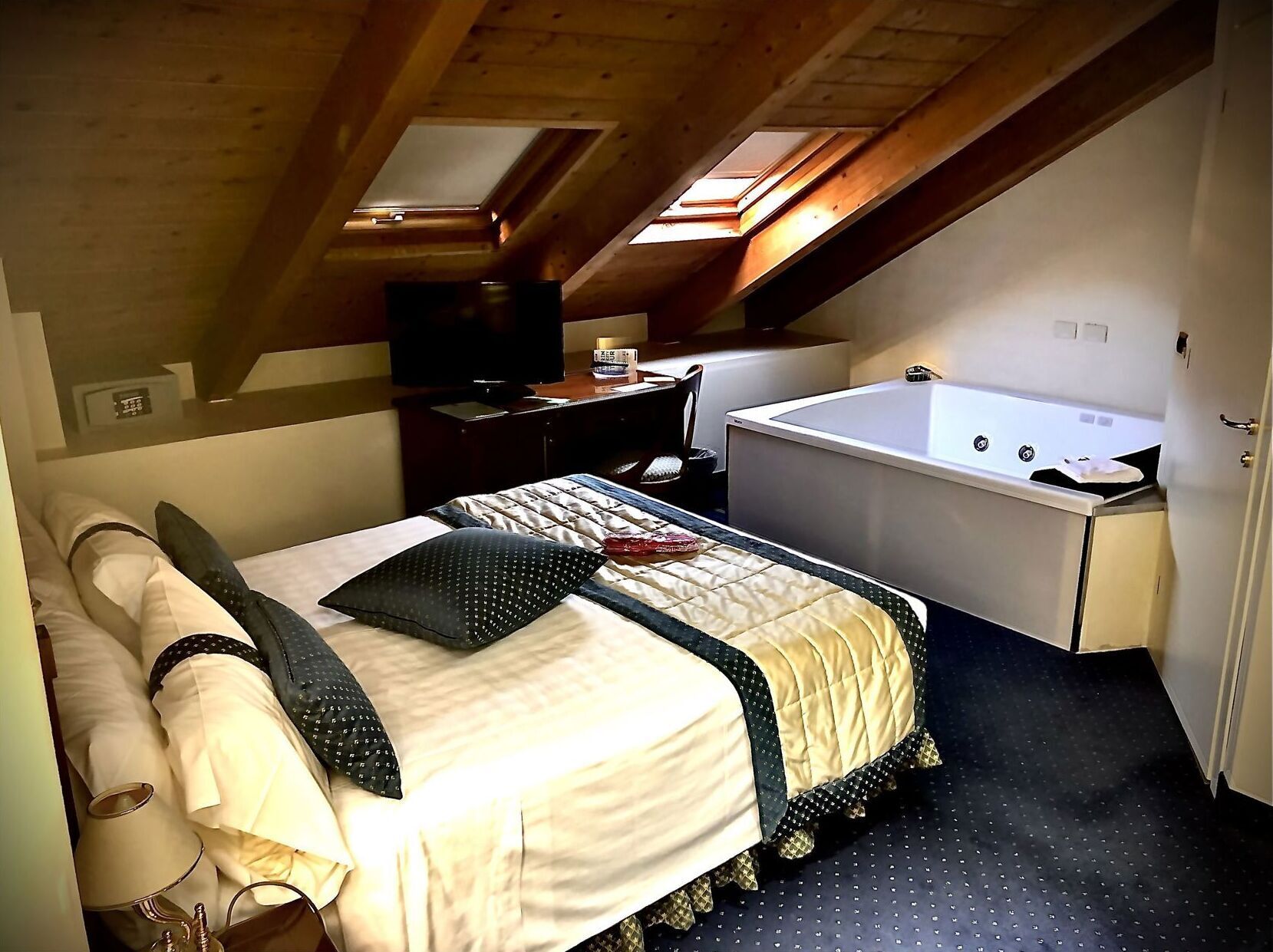 Select Comfort beds, in-room safe, desk, soundproofing