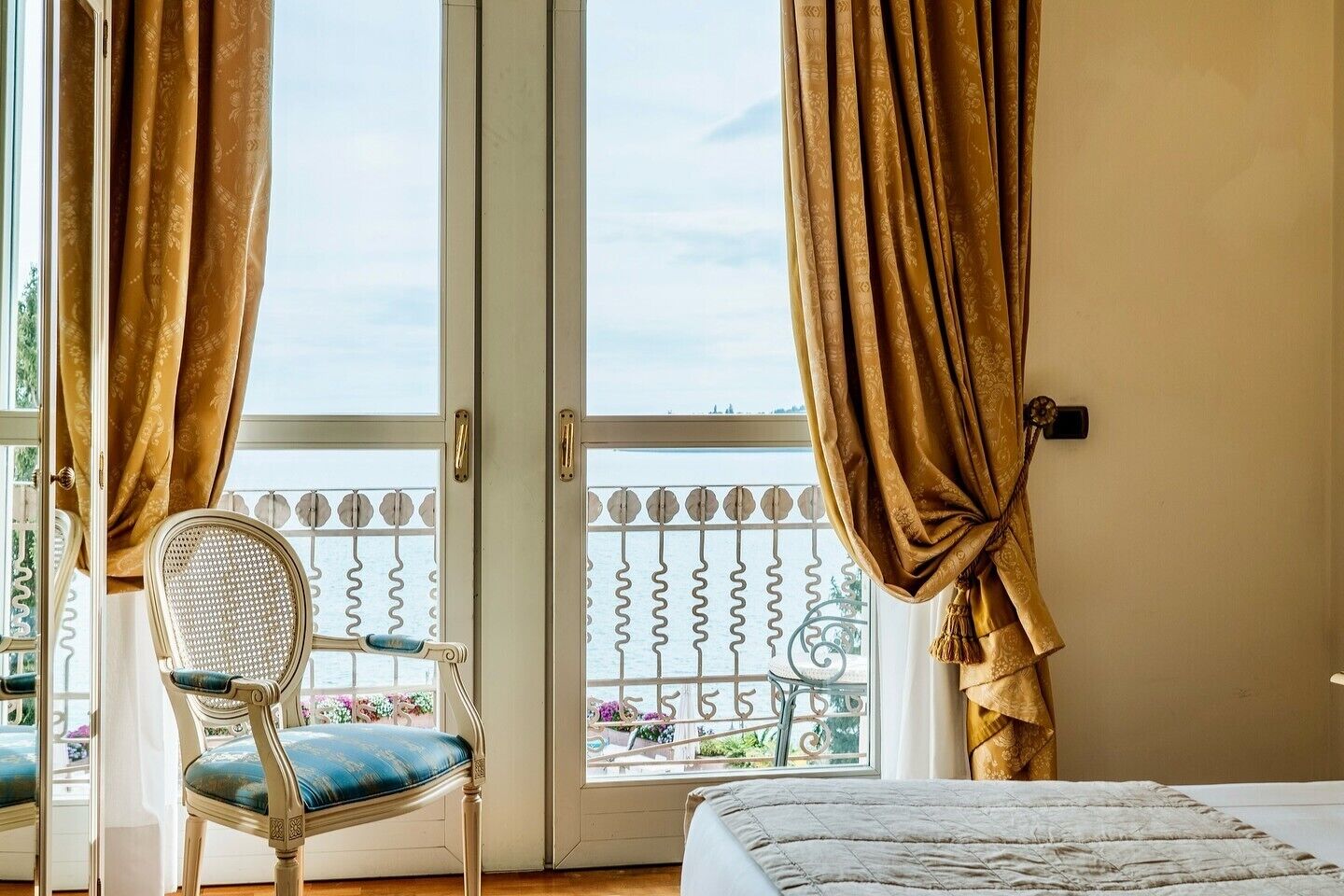 Deluxe Room, Balcony, Lake View | Minibar, in-room safe, desk, free WiFi