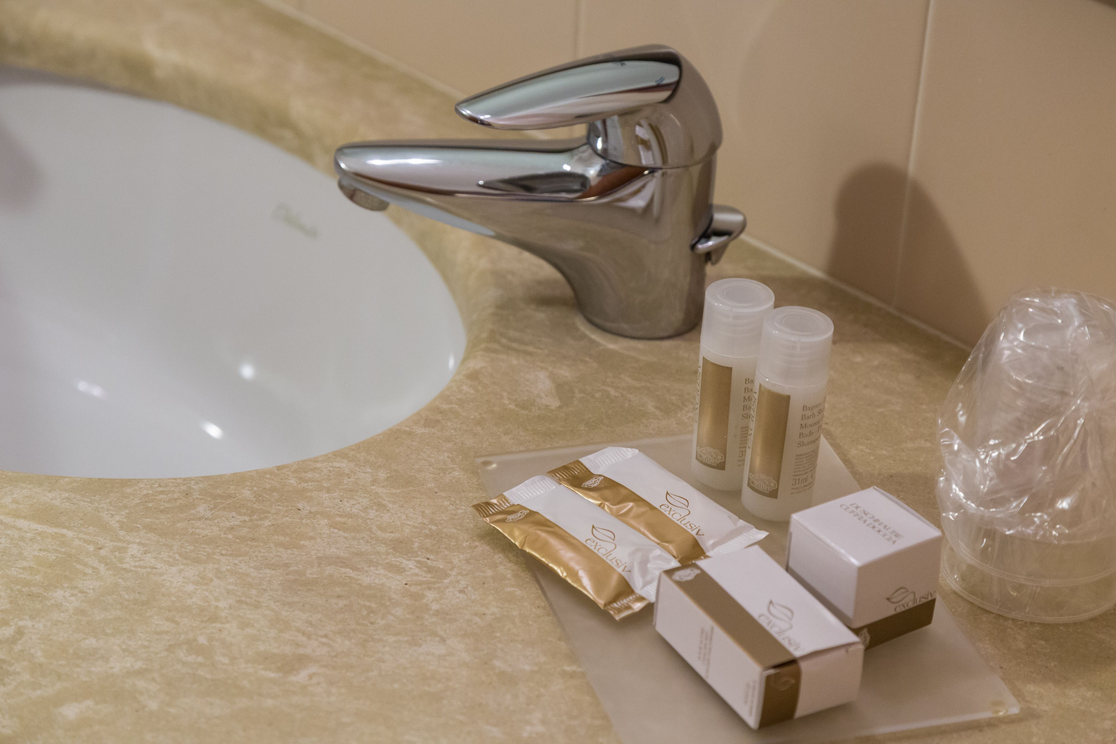 shower, free toiletries, hair dryer, bidet