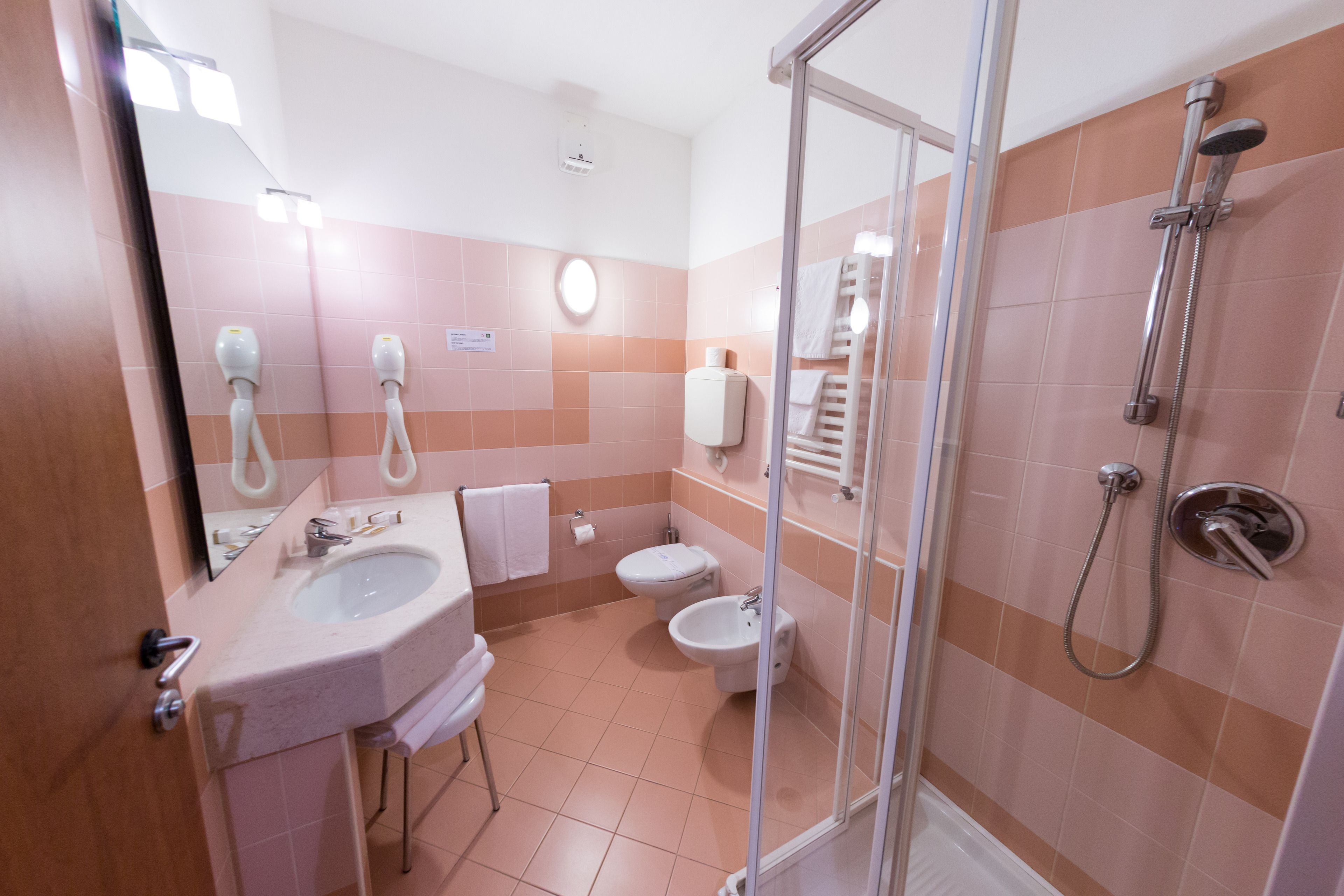 shower, free toiletries, hair dryer, bidet