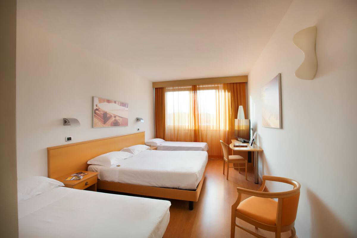 standard quadruple room | 1 bedroom, premium bedding, minibar, in-room safe