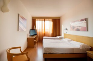 Ropa de cama de alta calidad y minibar 