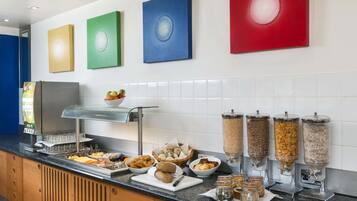 Tägliches großes Frühstück (10.00 GBP pro Person)