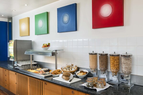 Daily full breakfast (GBP 10.00 per person) - Park Inn by Radisson Birmingham Walsall M6 J9 (Walsall)