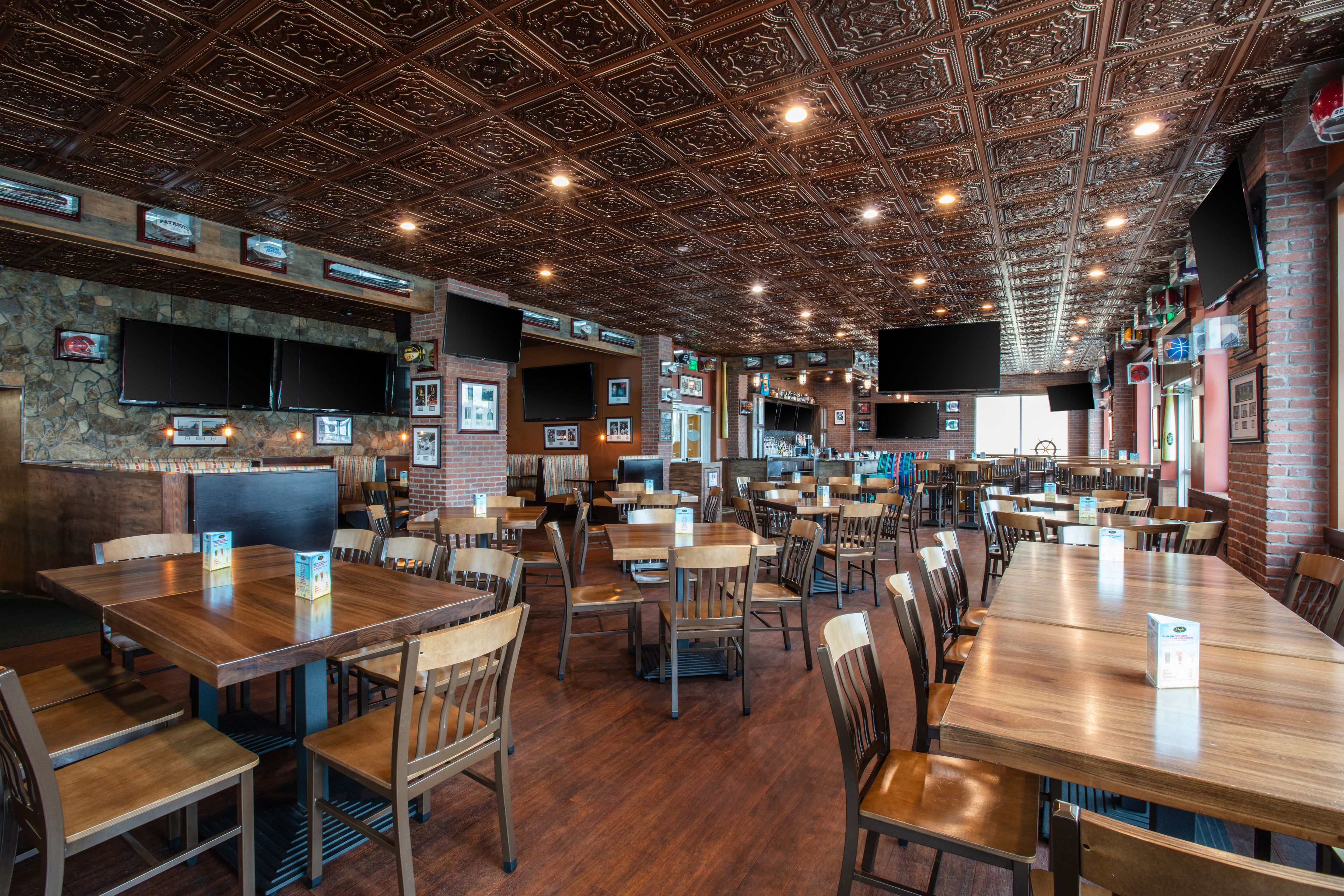 每日供應全套早餐 (費用另計)