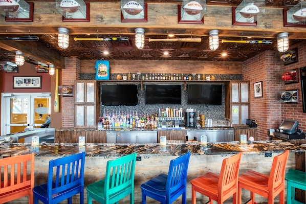 4 restaurants; lunch, dinner, and brunch served