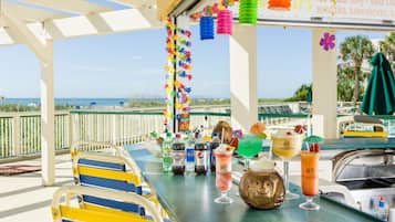 Bar junto a la alberca