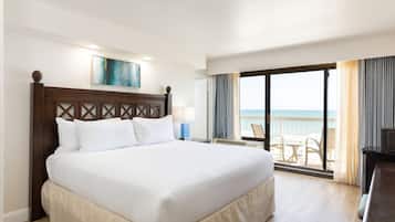 Habitación, 1 cama King size, frente al océano (Coastal View) | Caja de seguridad en la habitación y cortinas blackout