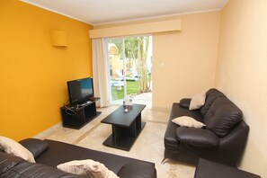 Suite, 2 Bedrooms | Living room